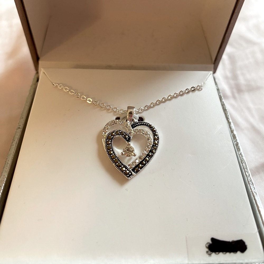 NWT Silver heart necklace